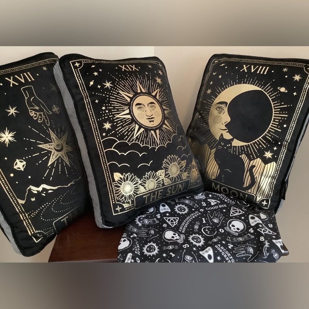 Hard to find rare !! Rachel Zoe tarot card Pillows pack of 3